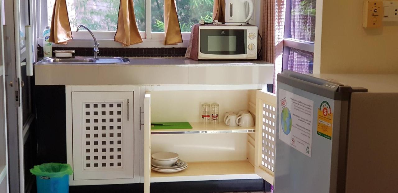 Zone6 Coworking Beach Apartment Old 2W Beach Hostel, Koh Samui بوفوت المظهر الخارجي الصورة